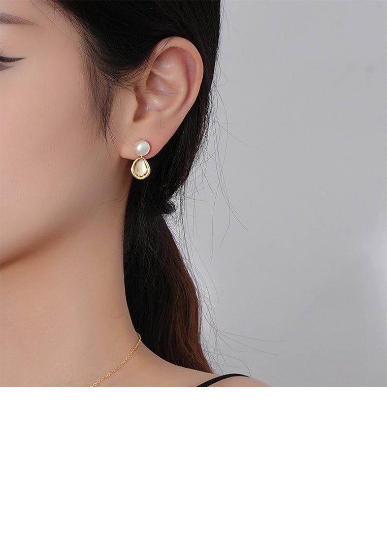 925 Sterling Silver Plated Gold Simple Temperament Freshwater Pearl Irregular Geometric Earrings - Luxurious Look