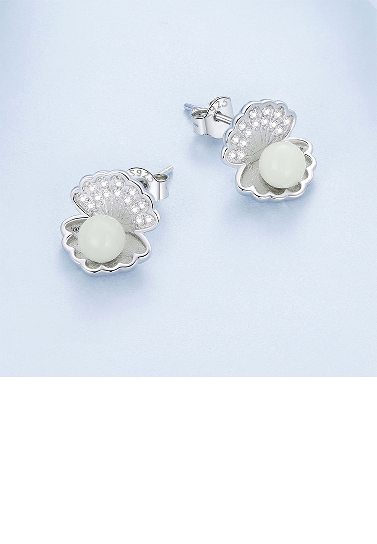 925 Sterling Silver Simple Fashion Shell Stud Earrings with Cubic Zirconia - Luxurious Look