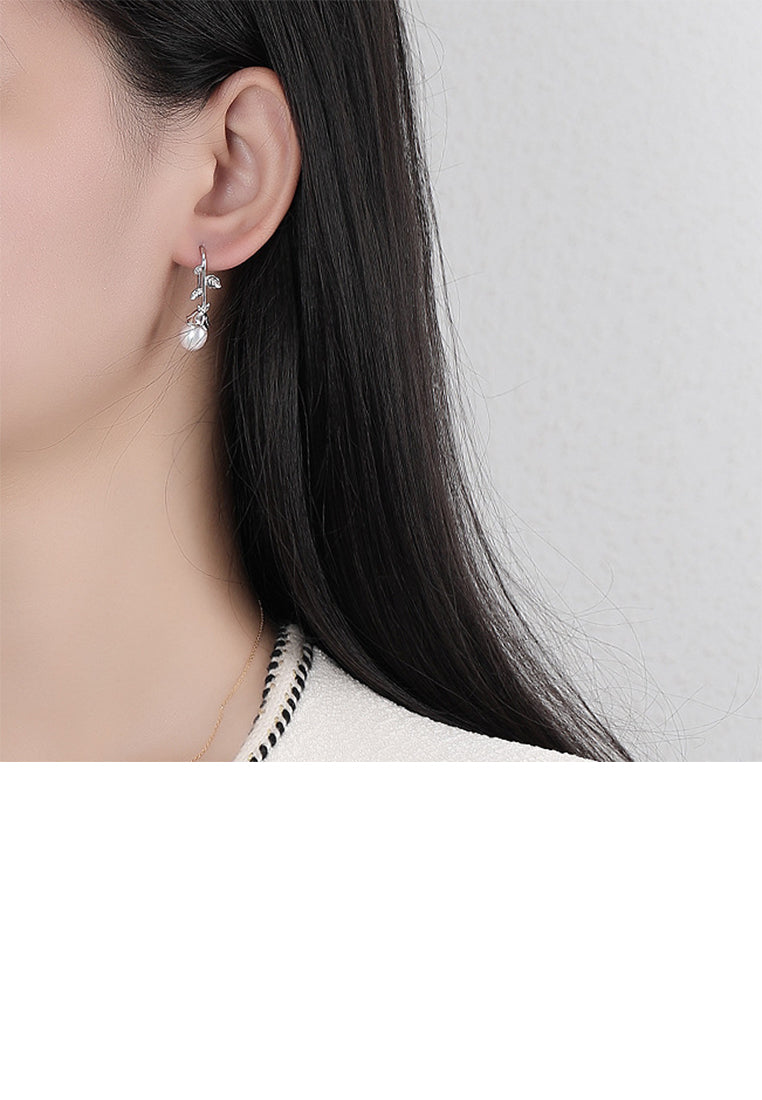 925 Sterling Silver Fashion Simple Flower Rattan Freshwater Pearl Long Earrings - Luxurious Look