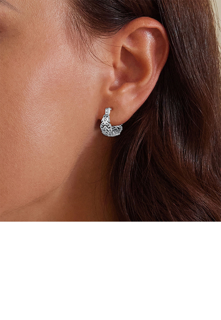 925 Sterling Silver Vintage Temperament Hollow Heart Pattern Geometric Earrings with Cubic Zirconia - Luxurious Look