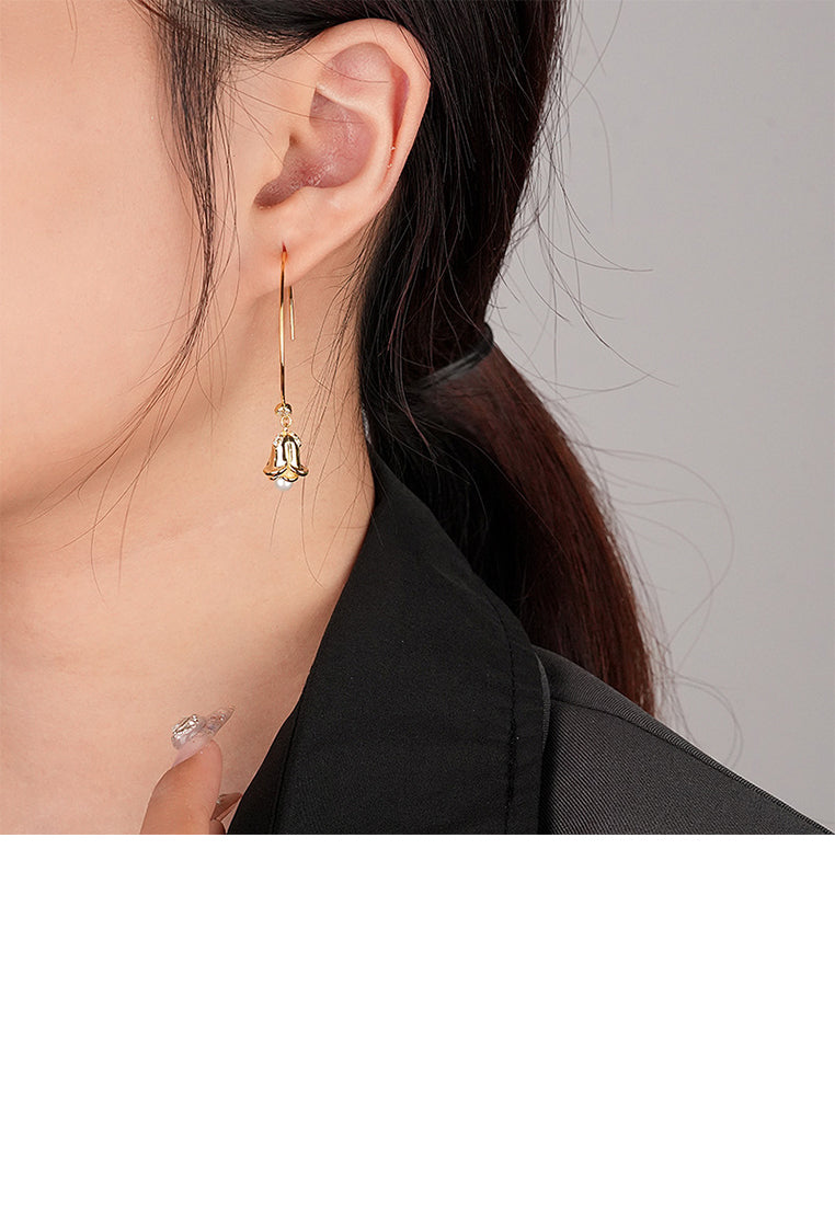 925 Sterling Silver Plated Gold Fashion Elegant Flower Imitation Pearl Long Earrings - Luxurious Look