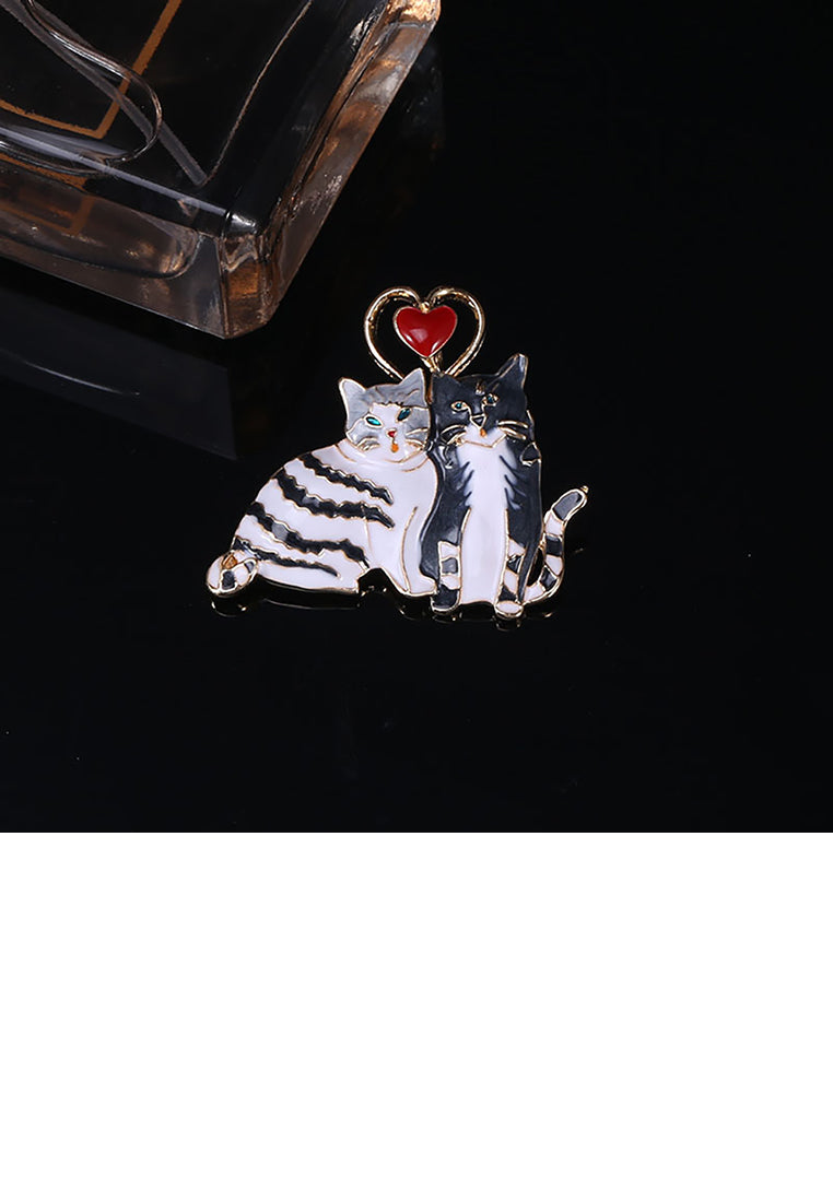 Simple and Romantic Plated Gold Cat Heart-shaped Brooch