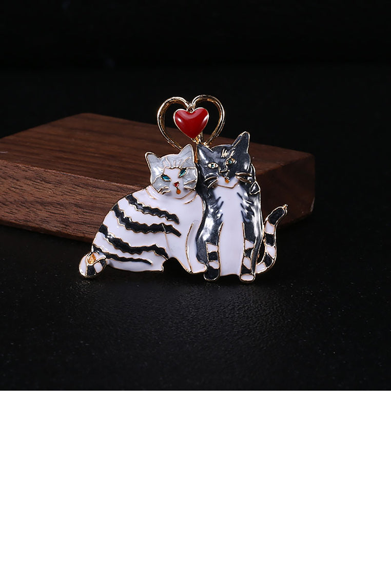 Simple and Romantic Plated Gold Cat Heart-shaped Brooch
