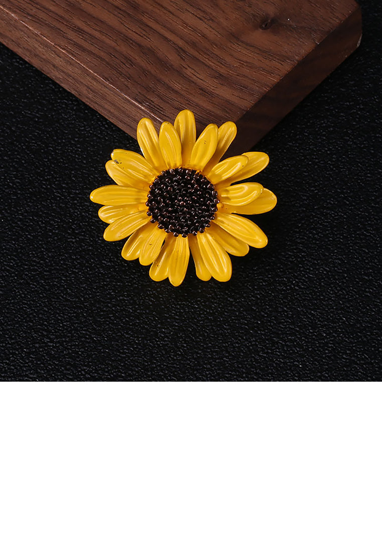 Fashion and Elegant Plated Gold Chrysanthemum Brooch