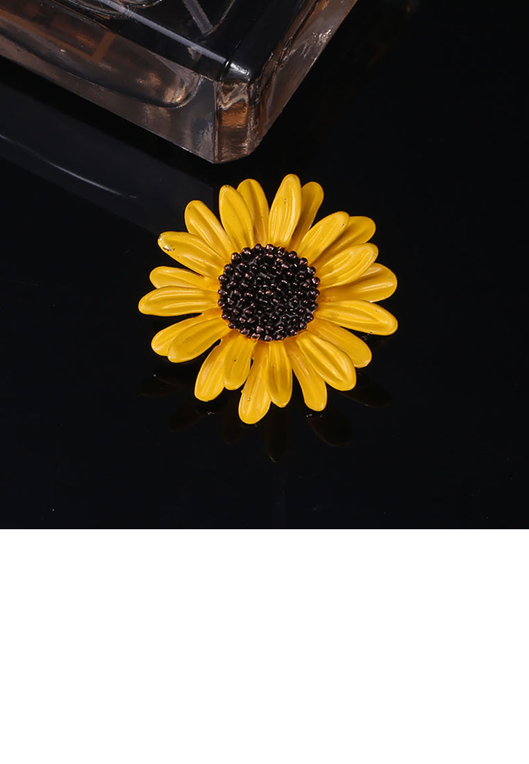 Fashion and Elegant Plated Gold Chrysanthemum Brooch
