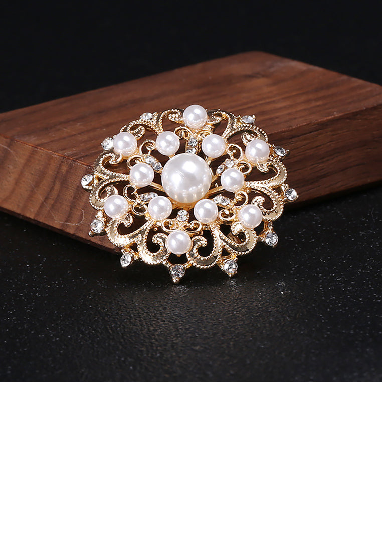 Vintage Palace Style Plated Gold Geometric Pattern Round Imitation Pearl Brooch with Cubic Zirconia - Luxurious Look
