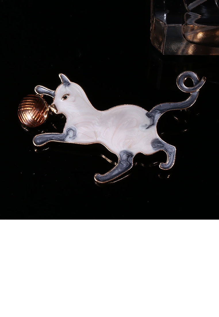 Simple and Cute White Cat Fur Ball Brooch