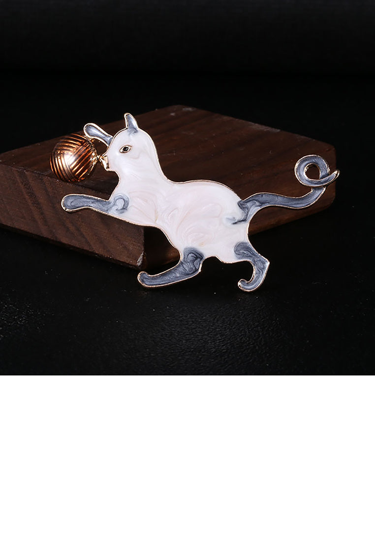 Simple and Cute White Cat Fur Ball Brooch