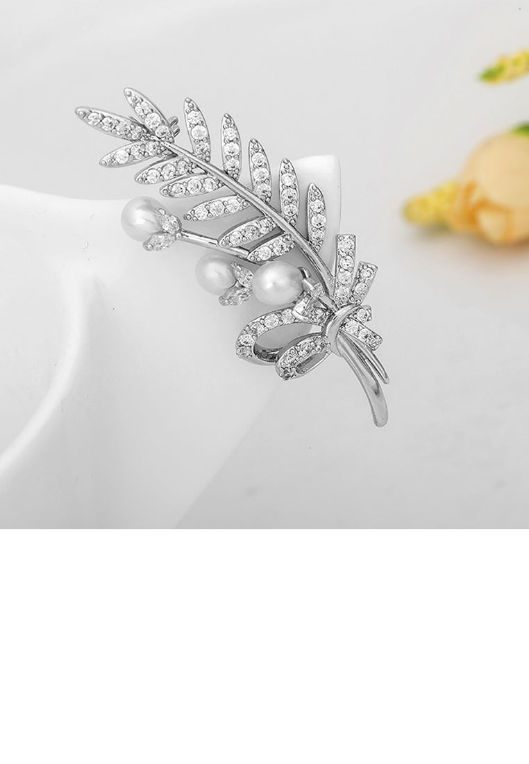 Simple Temperament Leaf Imitation Pearl Brooch with Cubic Zirconia - Luxurious Look