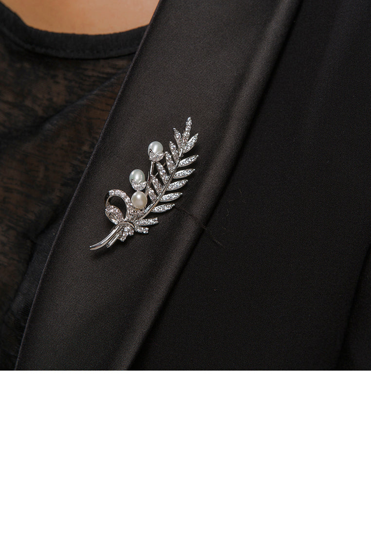 Simple Temperament Leaf Imitation Pearl Brooch with Cubic Zirconia - Luxurious Look