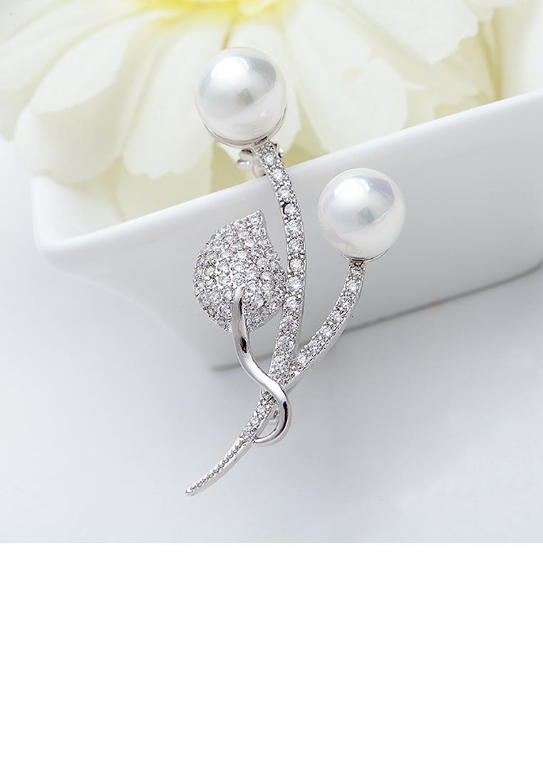 Simple and Elegant Floral Imitation Pearl Brooch with Cubic Zirconia - Luxurious Look