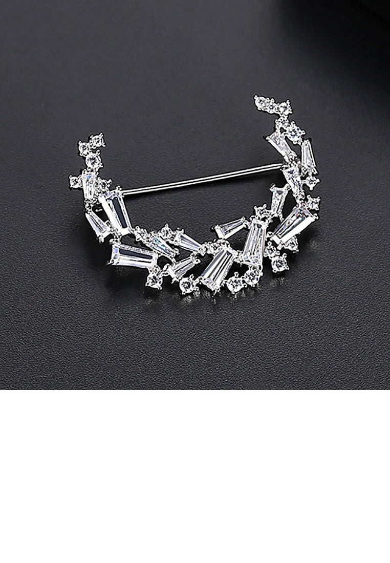 Fashionable Personality Moon Brooch with Cubic Zirconia - Luxurious Look
