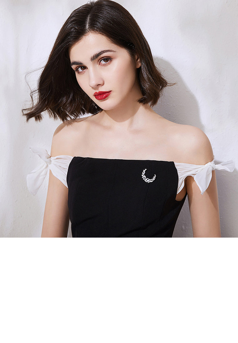 Fashionable Personality Moon Brooch with Cubic Zirconia - Luxurious Look