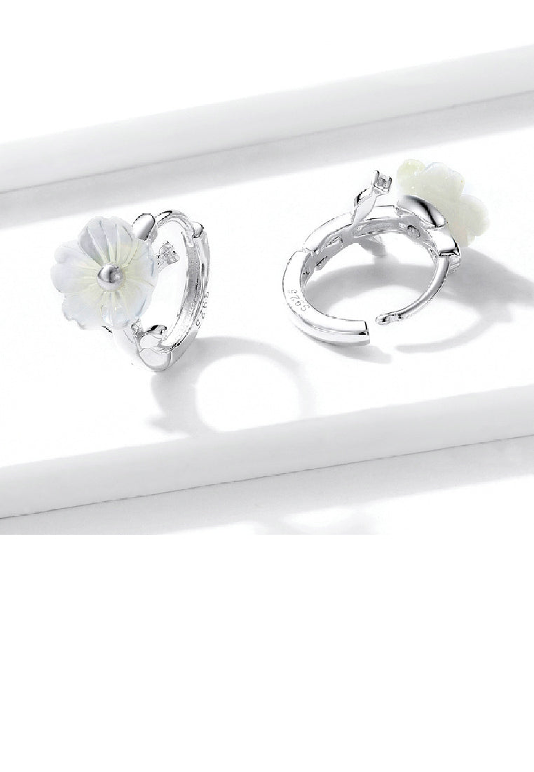 925 Sterling Silver Simple and Elegant Flower Mother-of-pearl Geometric Circle Stud Earrings