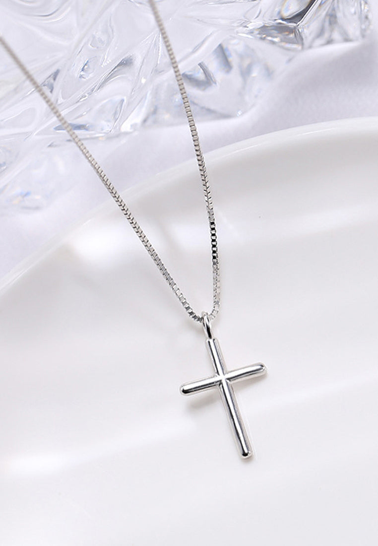 Simple Cross Pendant Necklace