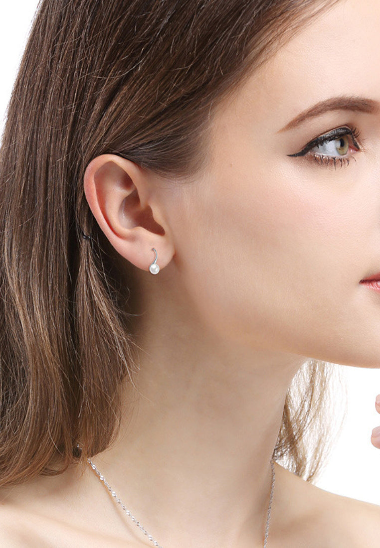 Freshwater shell bead earrings earrings