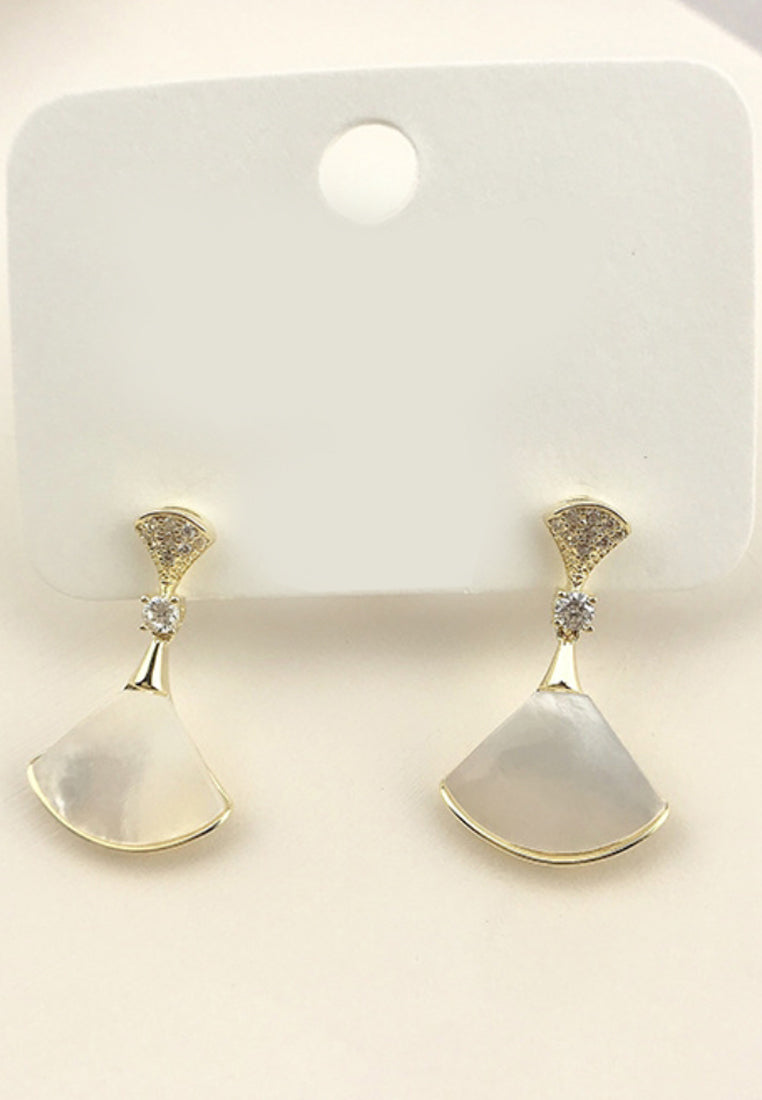 Fan -Shaped Shell Skirt Earrings
