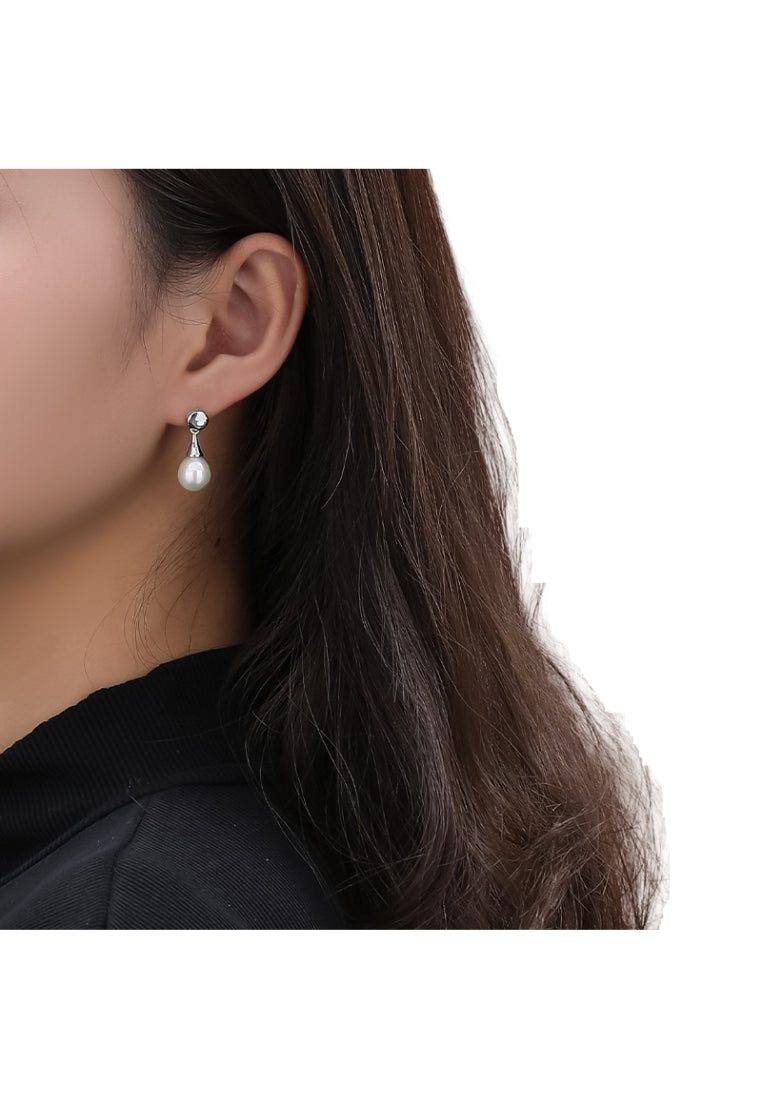 Vintage Classic Princess Styled S925 Silver Pearl Stud Earrings for Women with Fashionable Versatility and Cool Minimalist Water Drop Design
