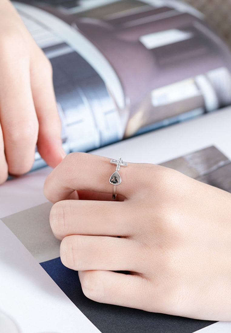 Simple cross rhinestone ring